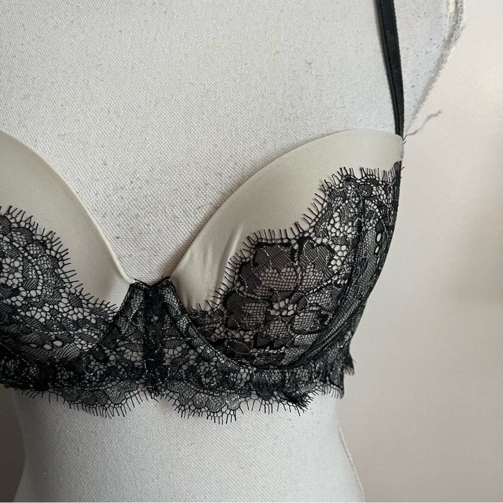 Victorias Secret • Black Lace Dream Angels Lined Demi Bra - Picture 2 of 5